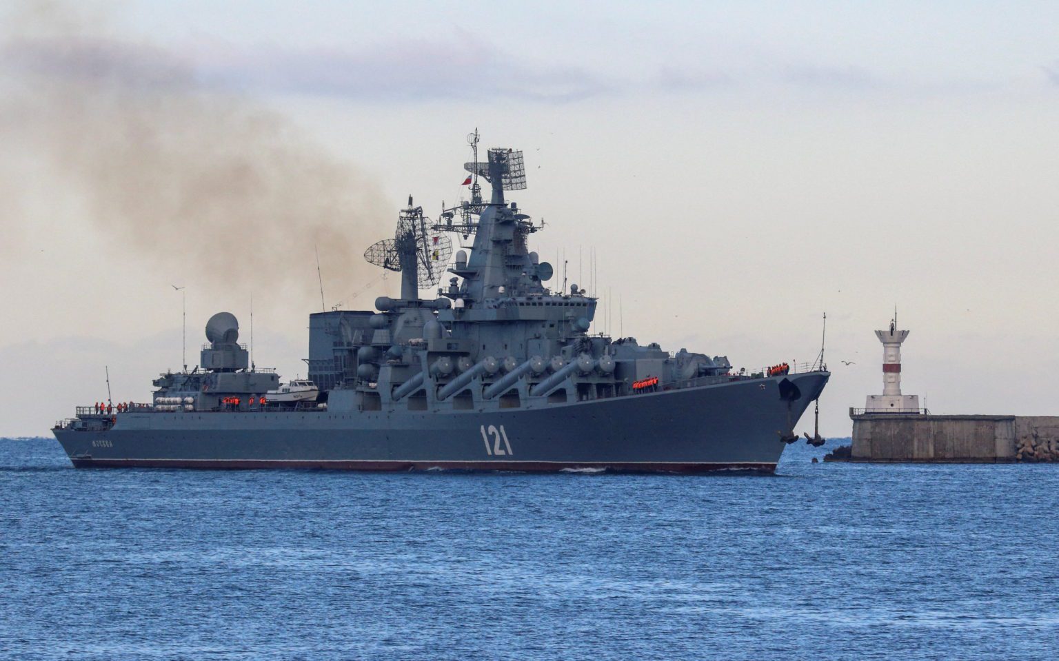Russia to tow crippled warship